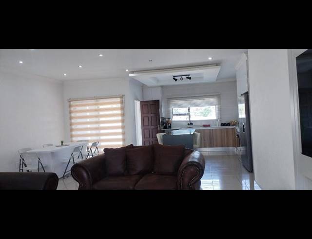 3 BEDROOM HOUSE FOR SALE IN THE ORCHARDS